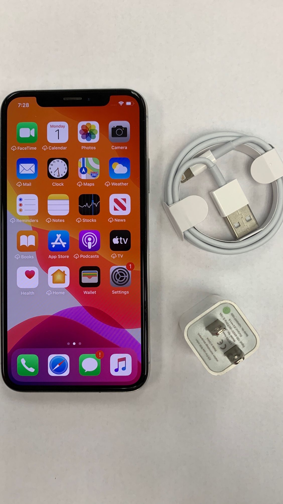 Factory unlocked apple iphone X 64 gb, store warranty! 