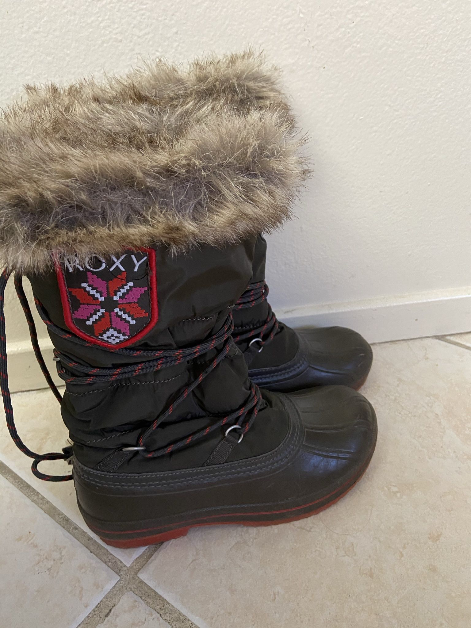 Snow Boots Size 6 Woman 