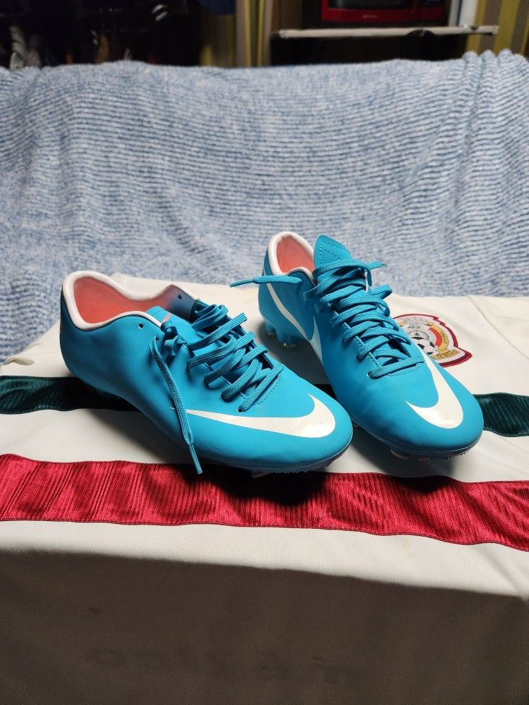 Nike Soccer Shoes New