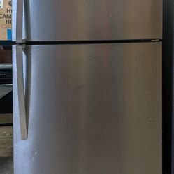 Whirlpool Top Freezer Refrigerator [33" Wide]