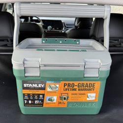 Stanley Adventure Cooler 7QT / 6.6L | Green | Pro-Grade Lifetime Warranty | New