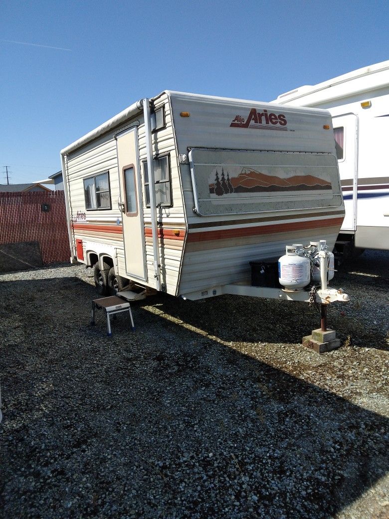 1986 Ares Travel Trailer 18 Ft