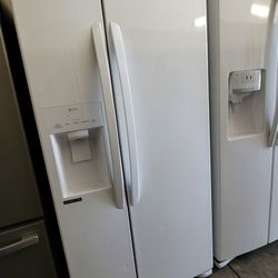 White LG 33" Wide Apartment Size Side By Side Refrigerator Water 💧 Ice 🧊 Dispenser 