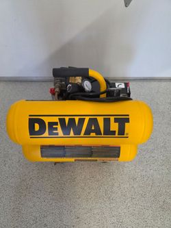 DEWALT D55151 portable compressor very nice