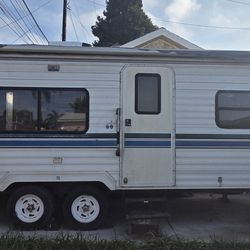 2001 Komfort Travel Trailer 23ft