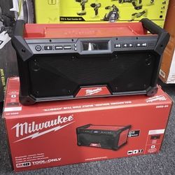 MILWAUKEE M18 BLUETOOTH JOBSITE RADIO (TOOL ONLY)