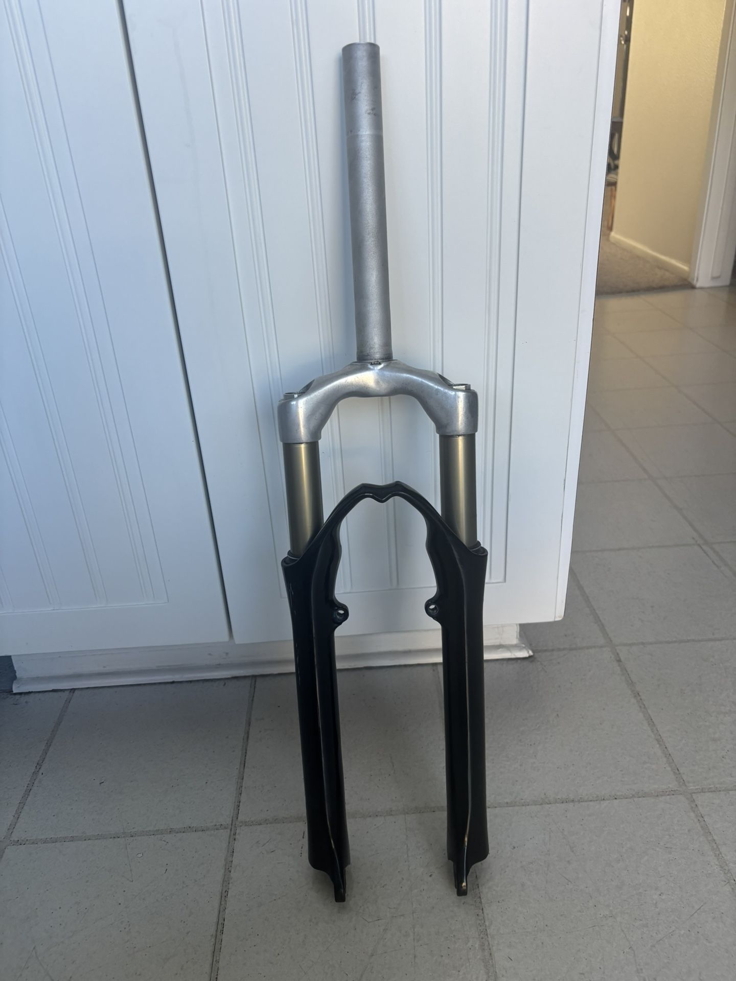 Marzocchi BOMBER SUSPENSION FORK 26” 9” STEERER 1 1/8” 100 TRAVEL