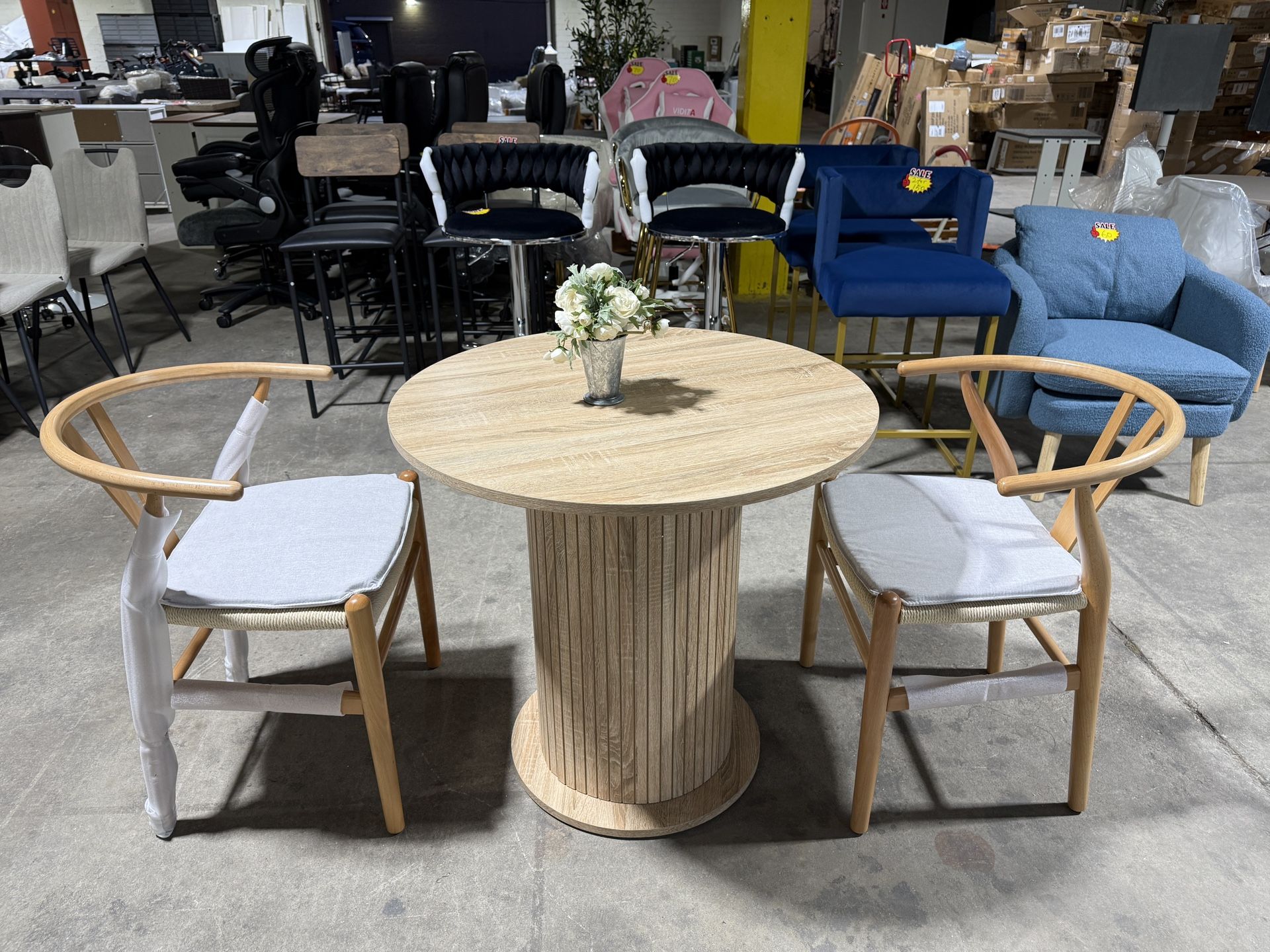 31.5 inch Round Dining Table with 2 chairs