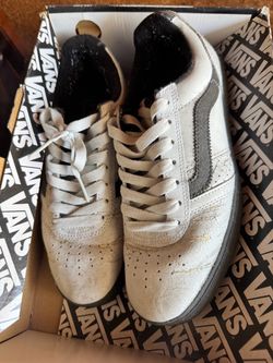 VANS skate shoes  AV3 white leather
