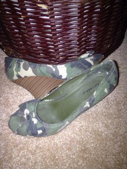 Camp heels size 6