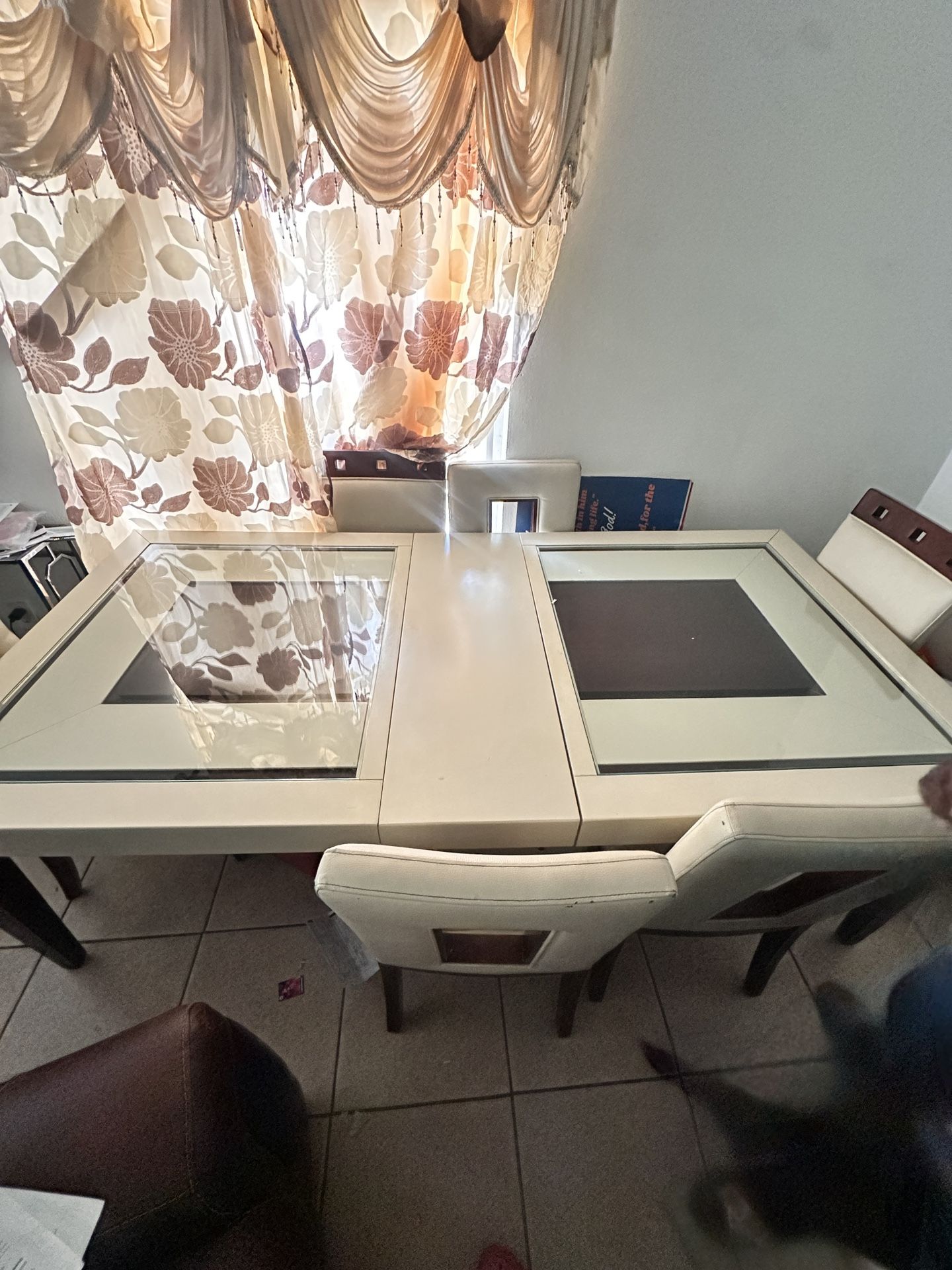 Dining table & Chairs