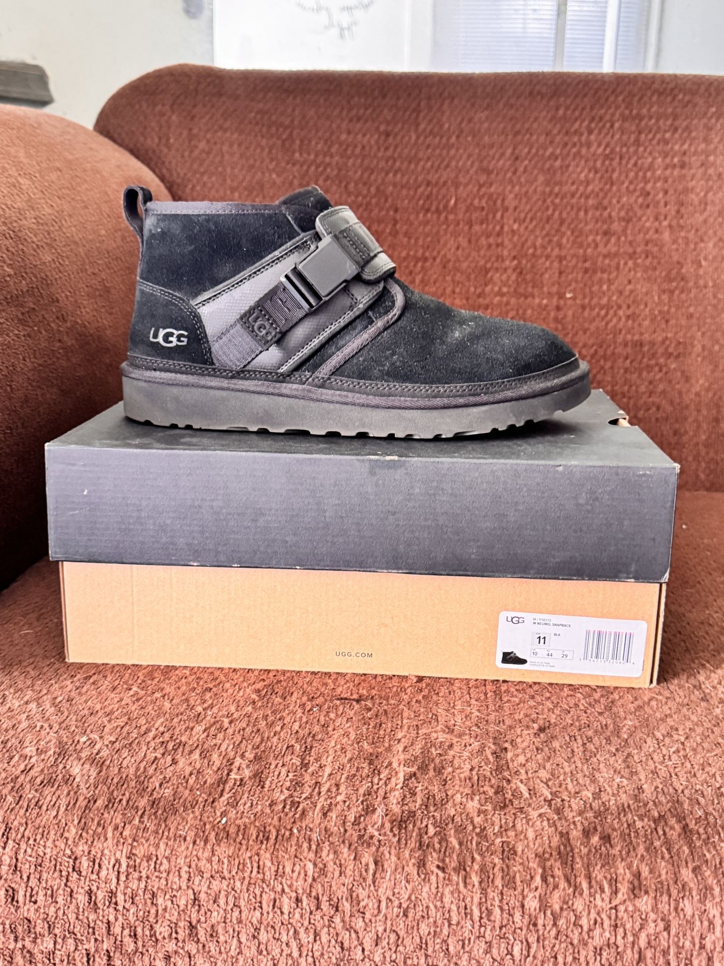 Men Ugg Shoe (Size 11)
