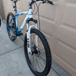 26"x2.0. FUJI 1.0. MENS MOUNTAIN BIKE. (L).19". EXCELLLENT CONDITION 👌🏼