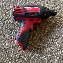Milwaukee M12 Cordless Hex Screwdriver 2401 With Charger And 2 Batteries 