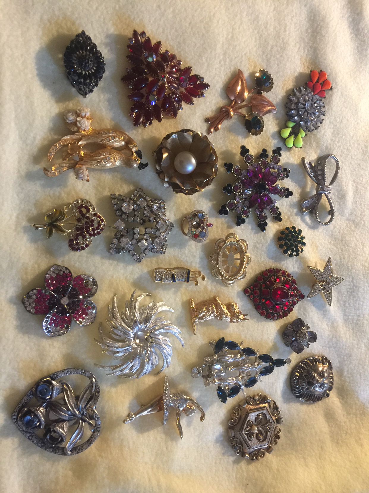 25 Brooches 