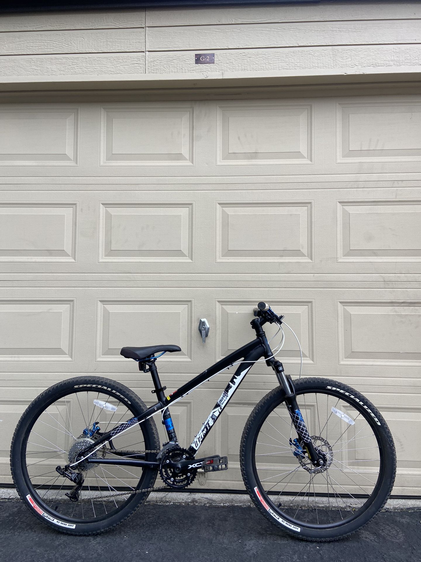 Specialized Hardrock Sport Disc – 13” Frame – 26” Wheels – 21-Speed – Disc Brakes Bike Bicycle