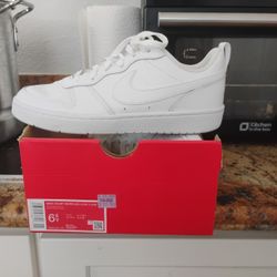 Nike Court Borough Low 2