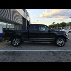 Tri-fold truck bed cover