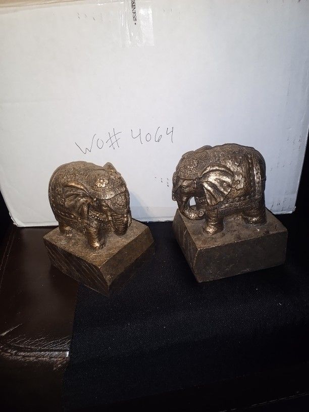 2 Bombay Elephant Book Ends Still Has Orrigional Sticker And Priced Each As 39,99 Selling Both For $20