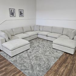 Huge Sectional Modular - Delivery Available