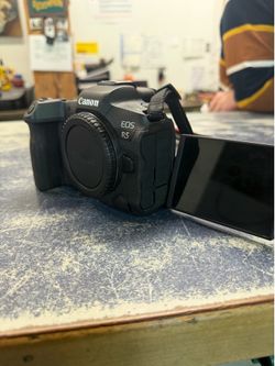 Canon EOS R5 45.0MP Mirrorless Camera Body - Black - LOW Shutter Count