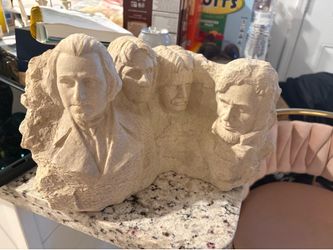 Mount Rushmore Sculpture