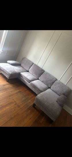 U SHAPED GRAY SECTIONAL COUCH