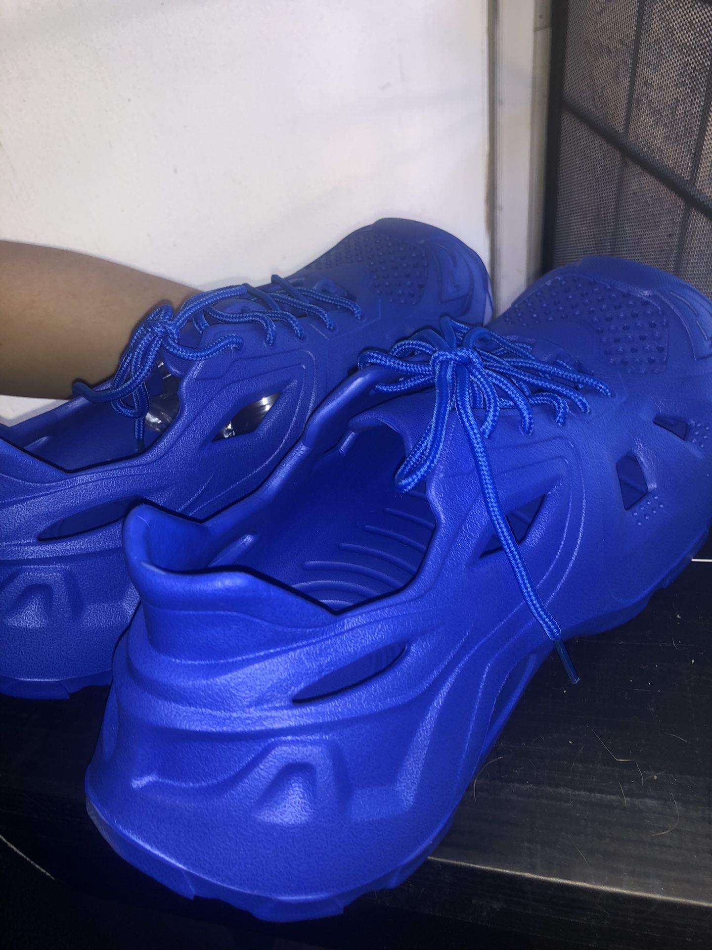 NEW Size 8 w/ Uni comfort foam Vibrant blue Sneaker