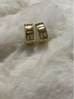 14 k Gold plated earrings. Aretes de 14 k oro laminado
