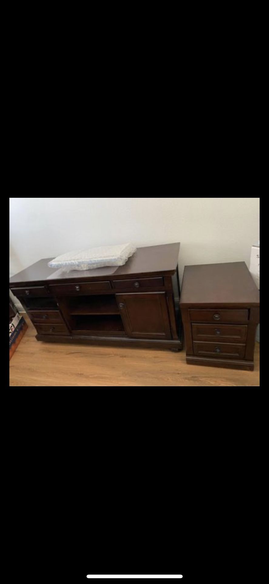 Gorgeous Desk & File Cabinet/night Stand 