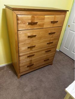 Wooden top wood dress contracted from light tone wood with a darker wood top