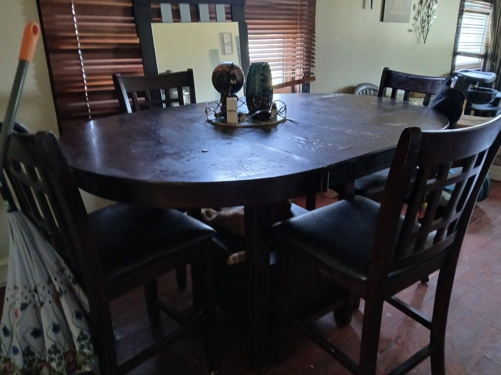 Dining Table 110,Dresser 80,obo,must Pickup By Monday