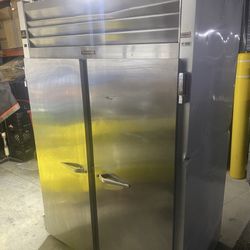 Traulsen G22010 Stainless Steel Commercial Freezer – Double Door - works good - proper temperatures MSRP 8000.00 one bad door hinge   📦 Local deliver
