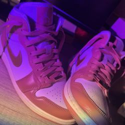 Wmns Air Jordan 1 Mid SE 'Red Stardust'