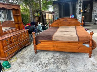 King size set bed mattress and vanity
