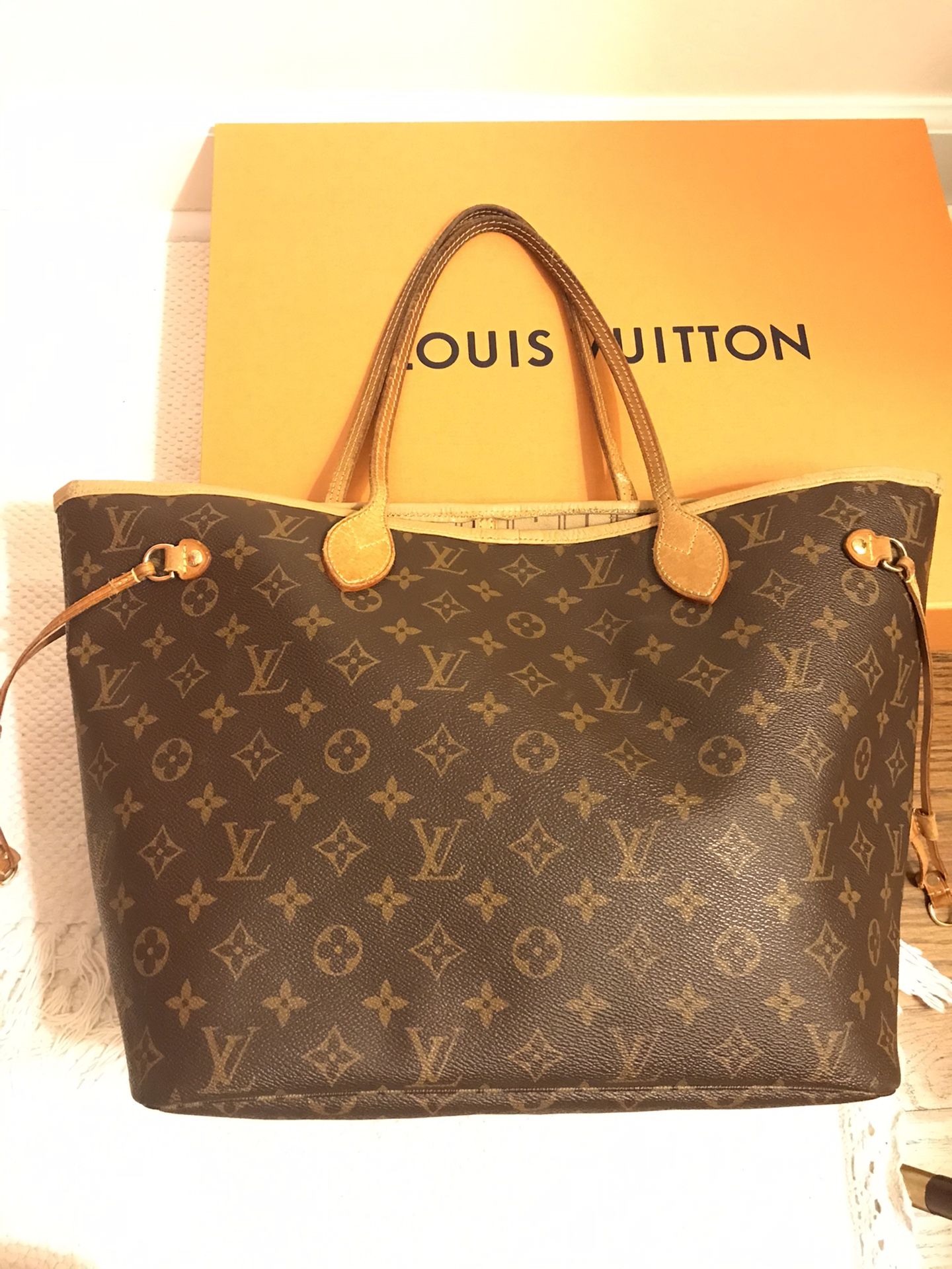 Authentic Louis Vuitton Neverfull MM Monogram