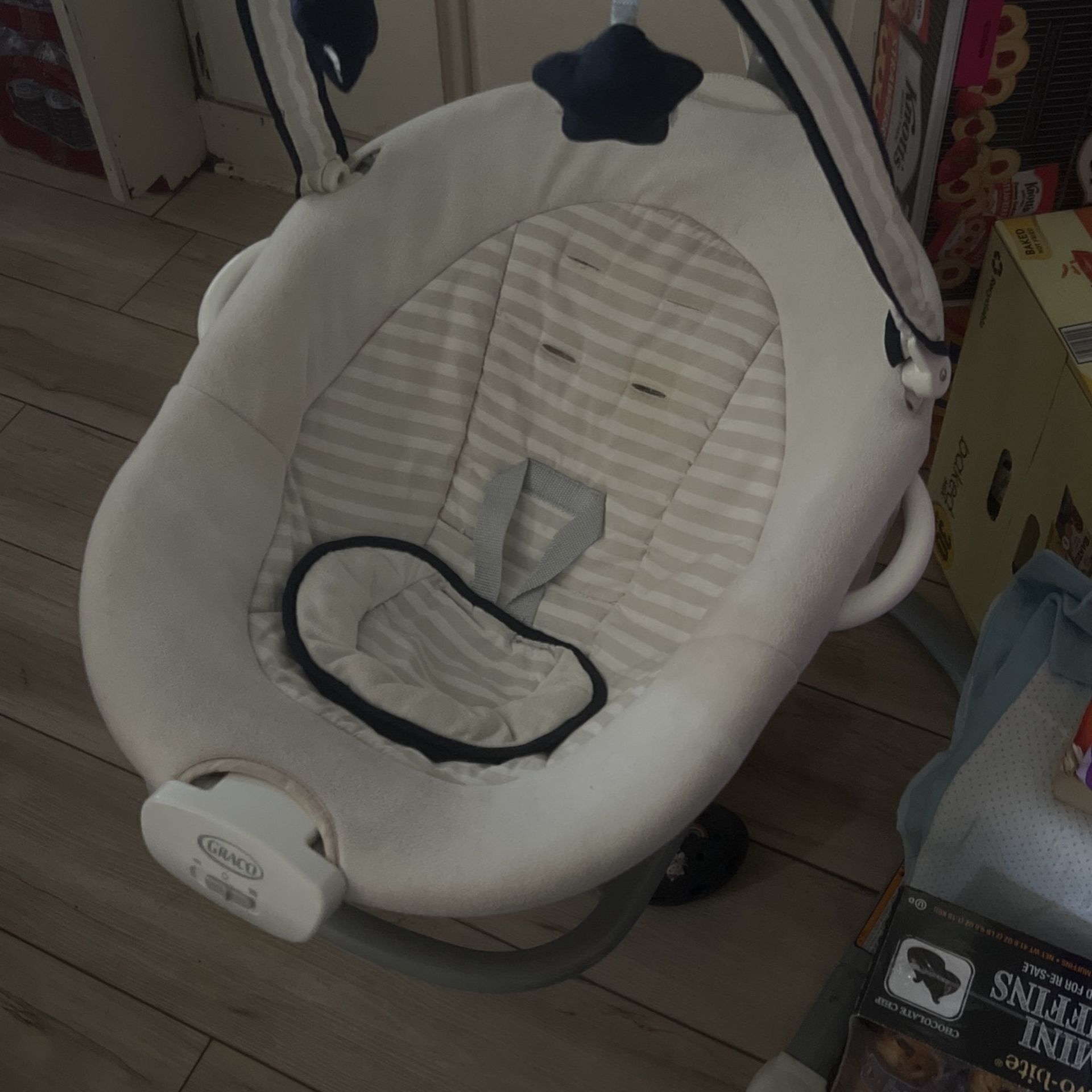 Graco Soothe N Sway Baby Swing for Sale in Phoenix, AZ OfferUp