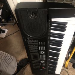 Electronic media keyboard comes with charger works great