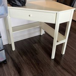 CORNER DESK