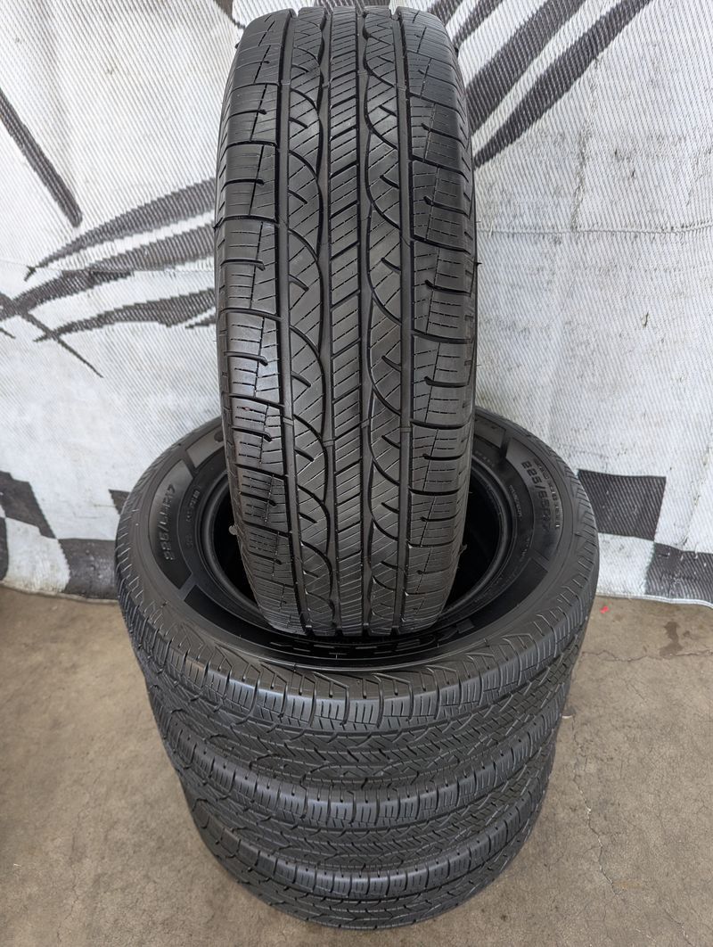 225/65r17 "Near Brand New" Kelly Edge A/S All Season Tires