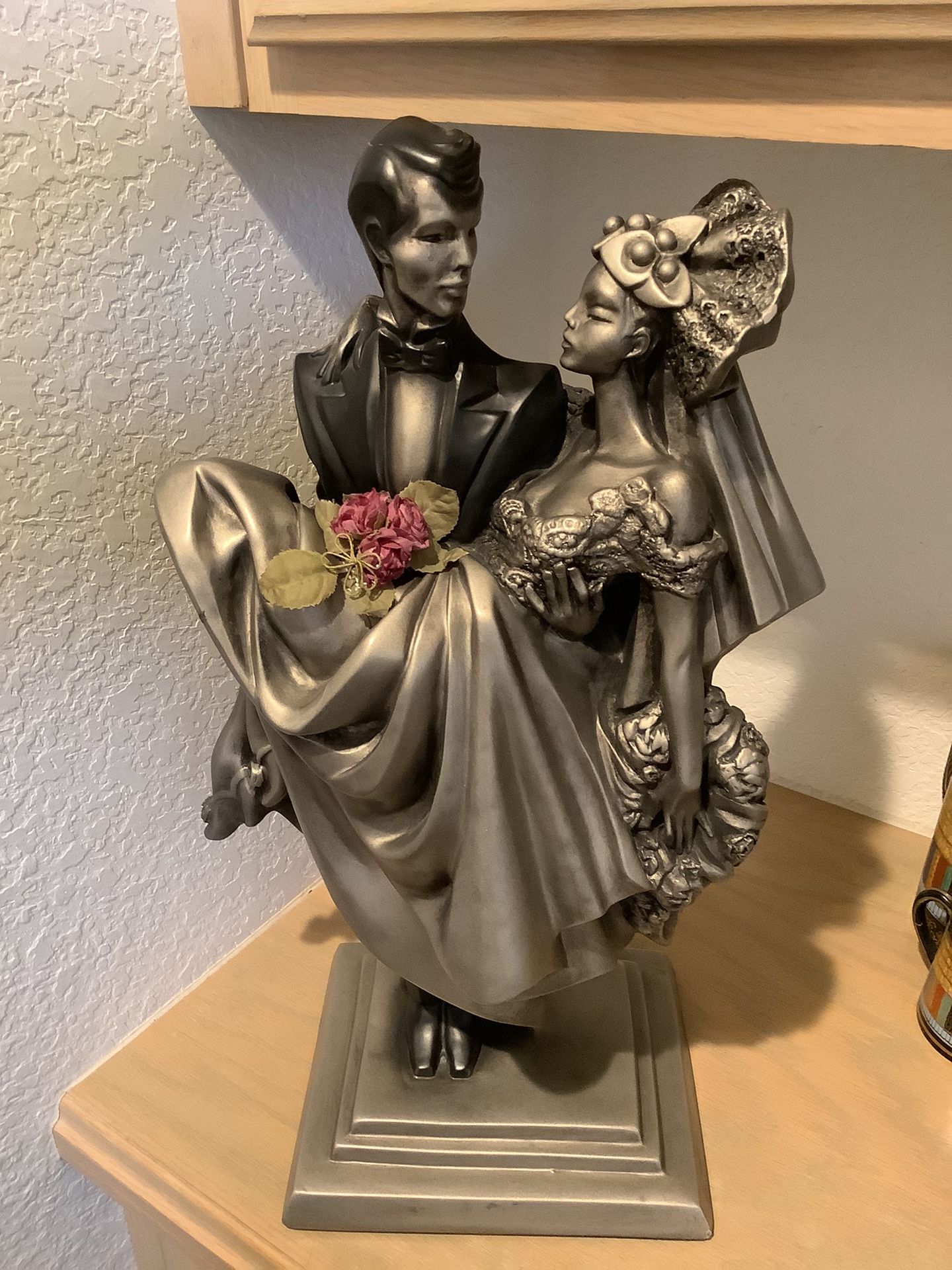 Austin Sculpture Wedding Couple