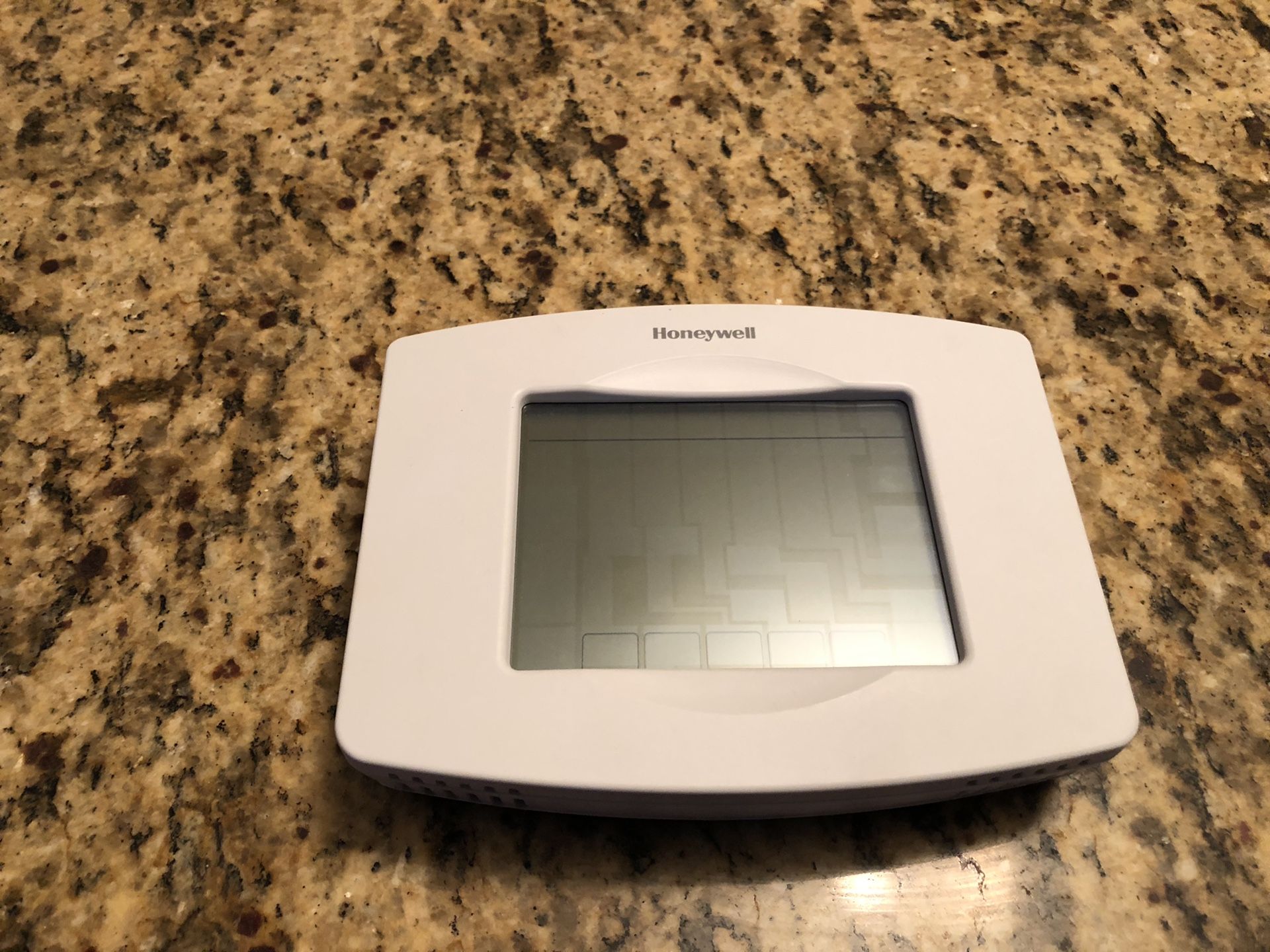 HoneywWi-Fi Programmable Touchscreen Thermostat + Free App