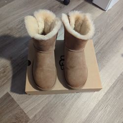 UGG