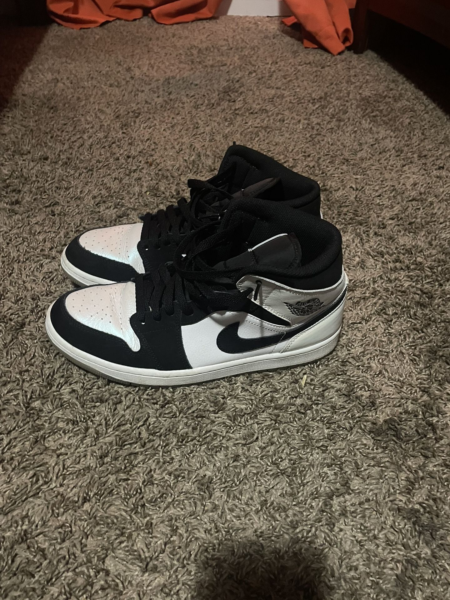 Jordan 1 Mids