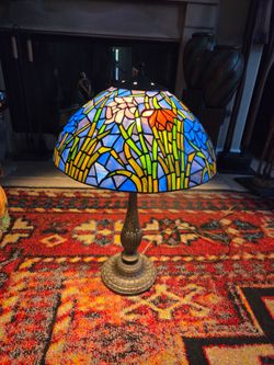 Beautiful Tiffany-Style "Daffodil" Touch Lamp – Stained Glass