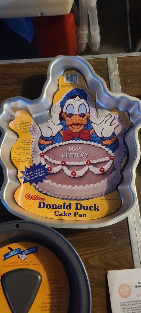 Wilton Vintage Donald Duck Birthday Cake Baking Pan