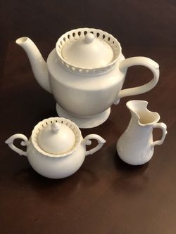 I. Godinger & Co. Victoria Cream Porcelain Coffee And Creamer Pitcher