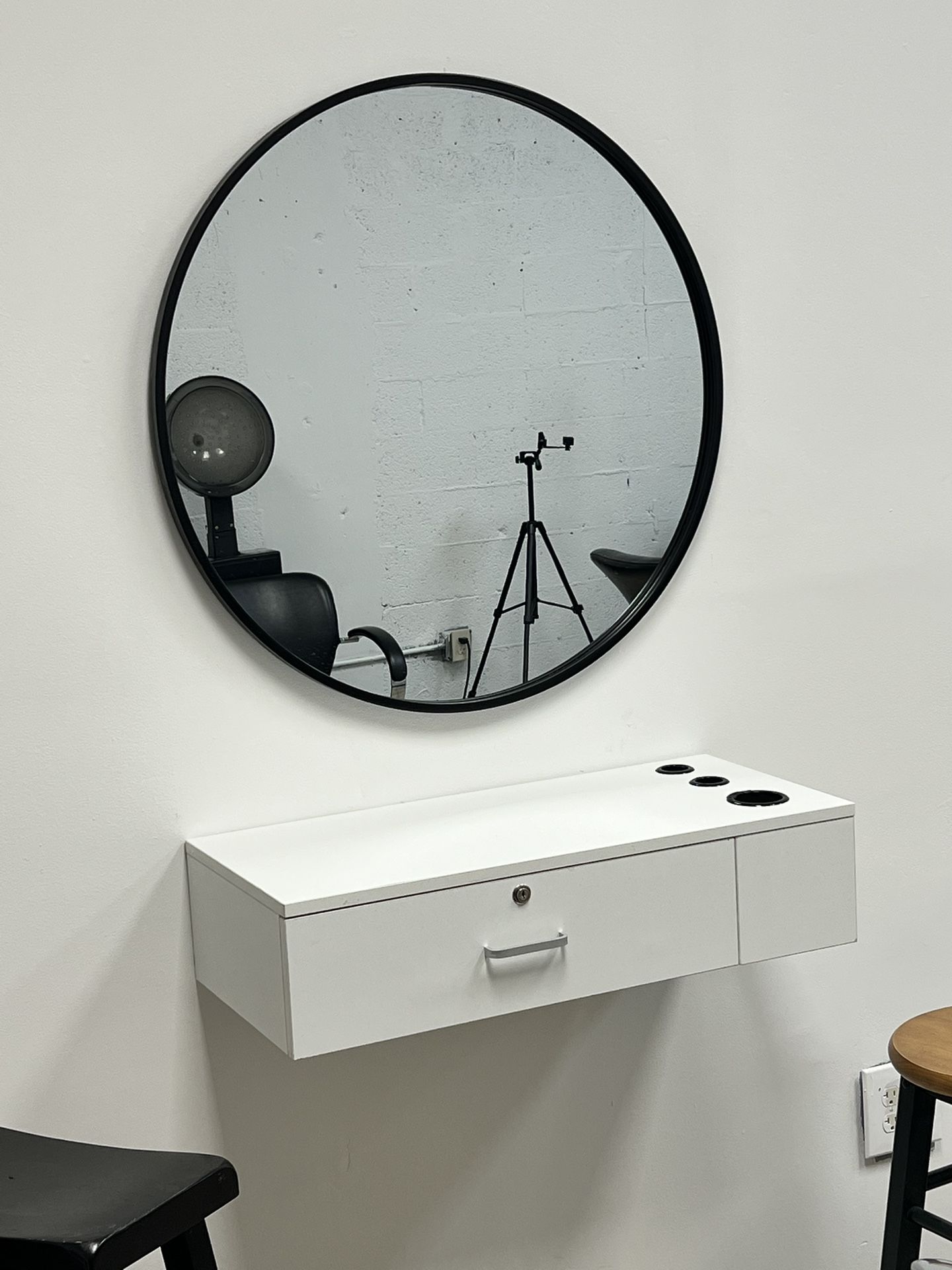 Salon Wall Mounted Stations
