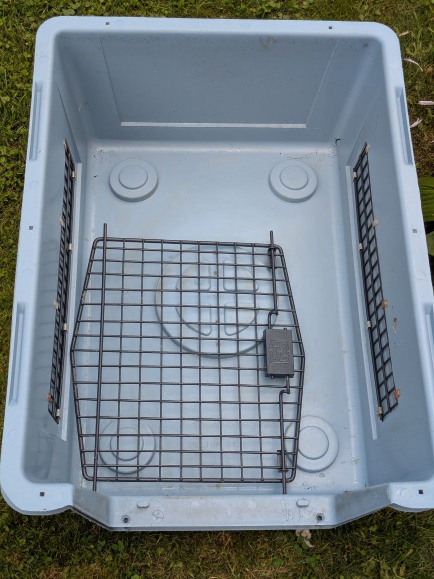 Medium Size Dogs or Cat Carrier And Cage