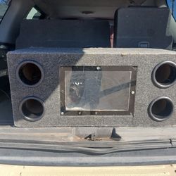 Rockford Fosgate R1 12s In A Bandpass Box With Clarion Amp